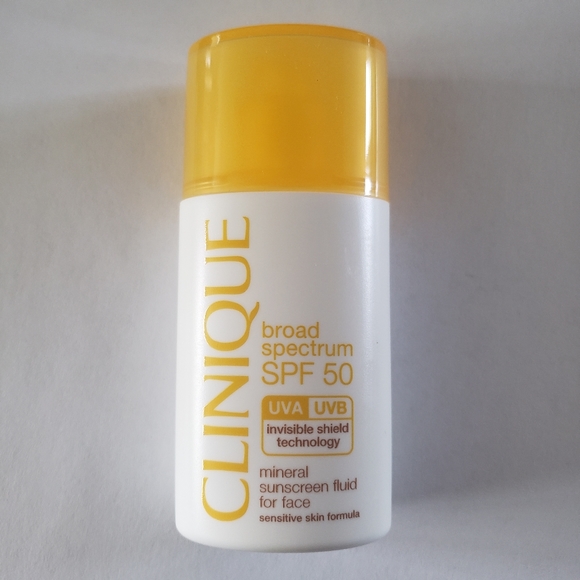 NWT Clinique Broad Spectrum SPF 50 Mineral Sunscreen Fluid for Face - Picture 2 of 3